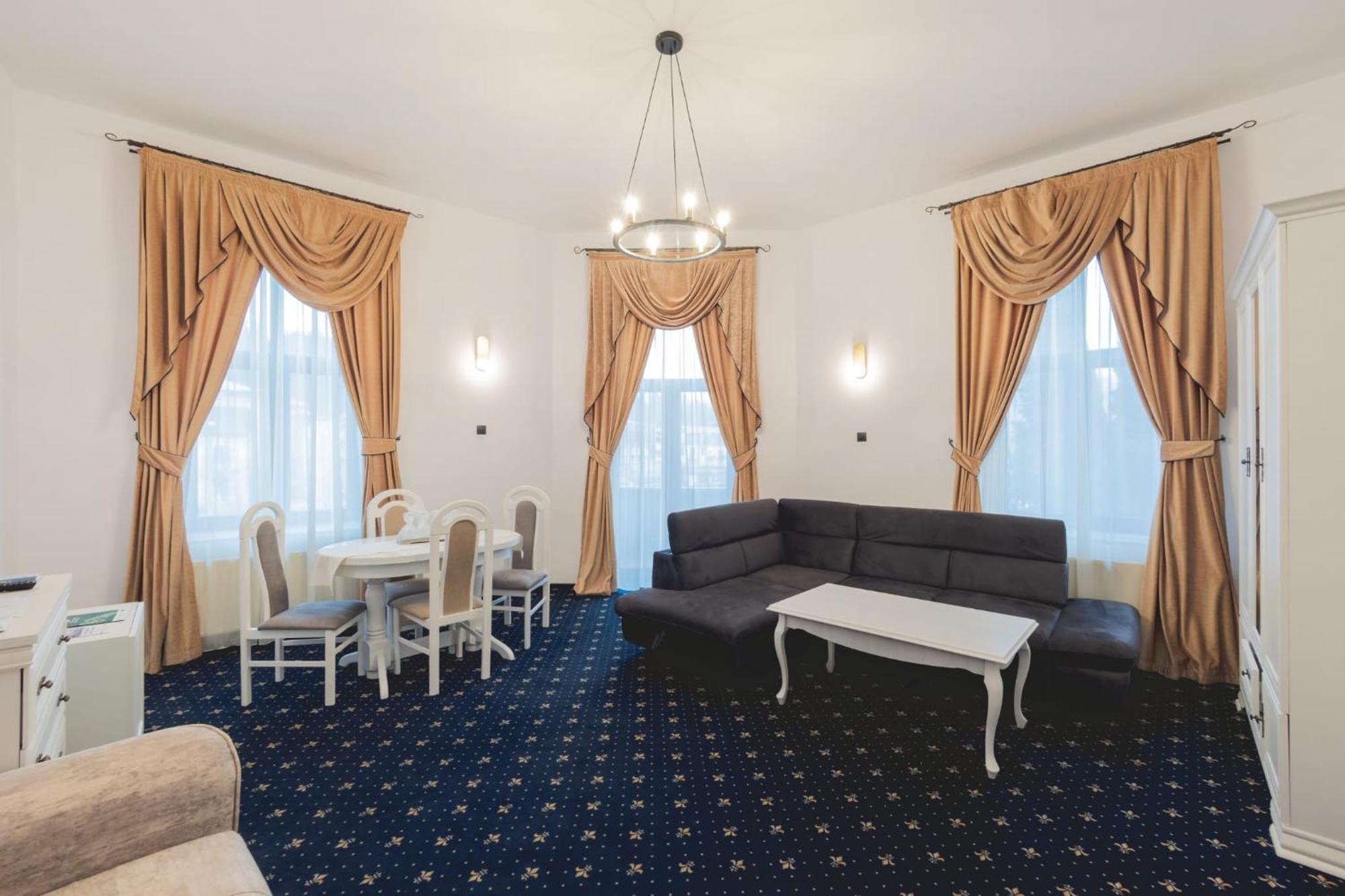 Hotel Carol - Vatra Dornei Exteriér fotografie